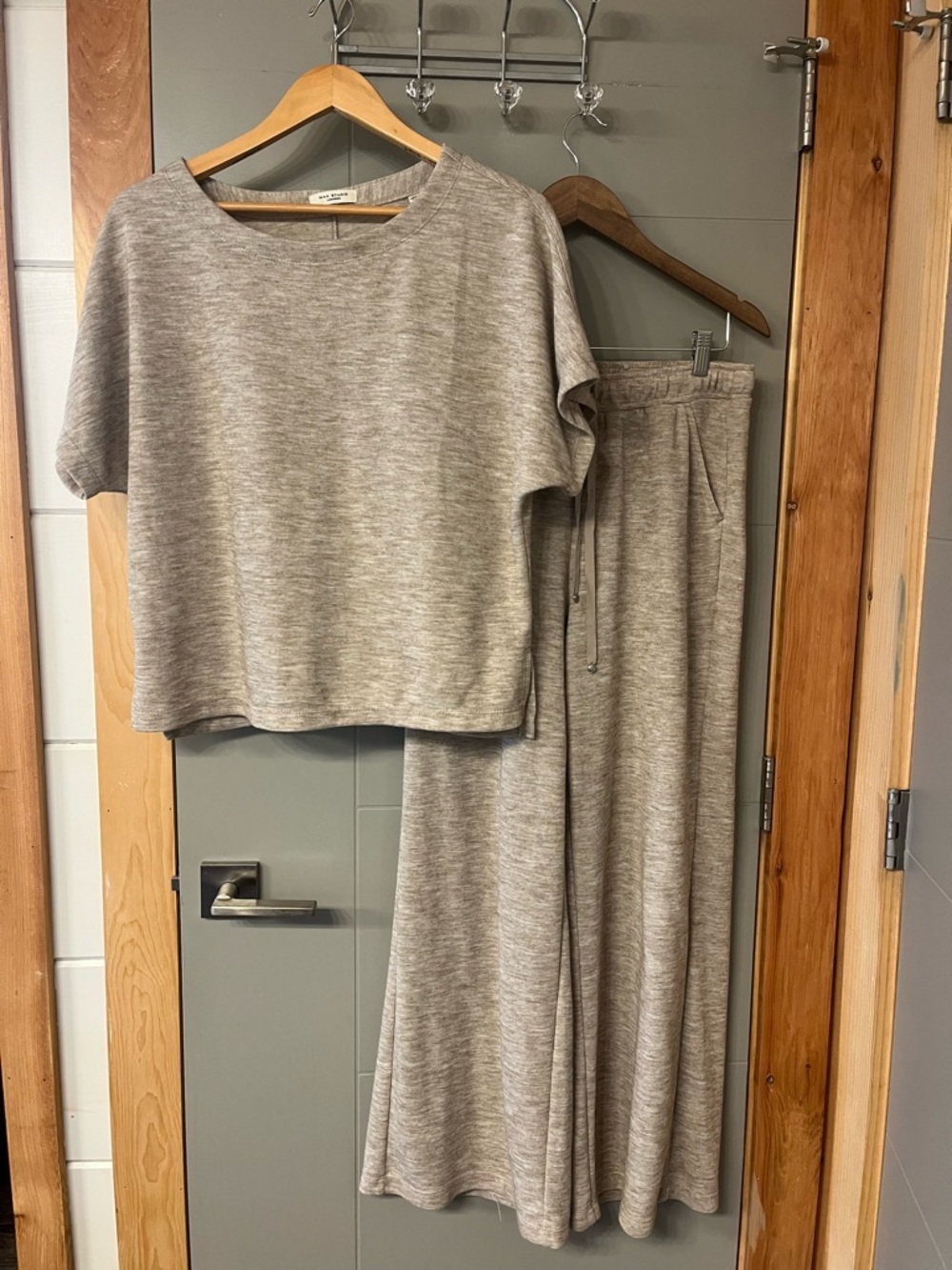Max Studio Lounge Set medium